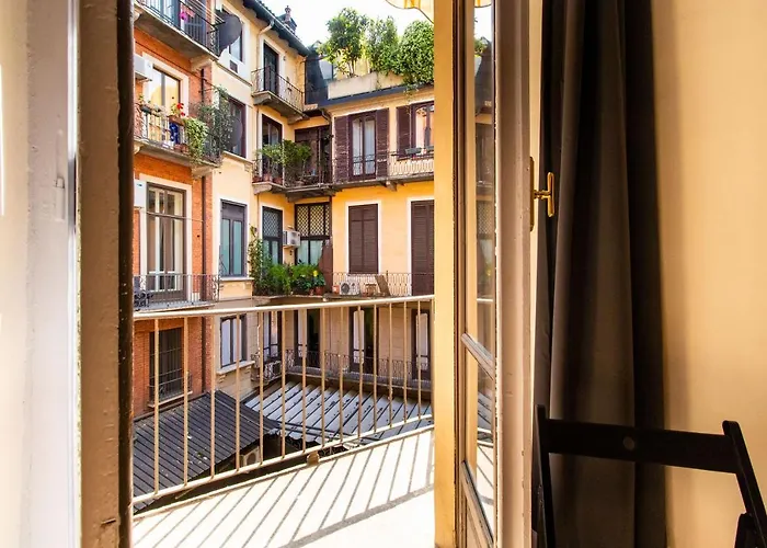 Piazza Castello Netflix Appartamento