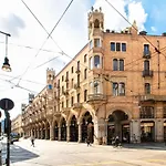 Piazza Castello Netflix *